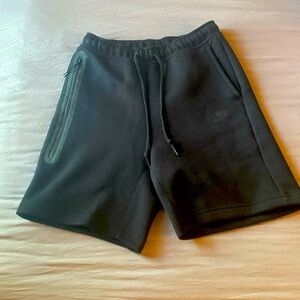 These are slightly worn Nike tech fleece shorts